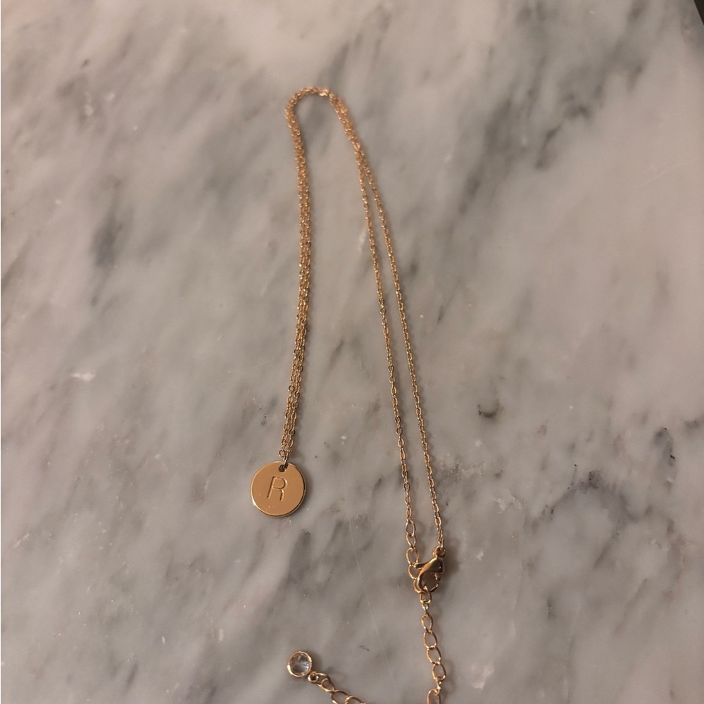 Elegant Gold Pendant Necklace